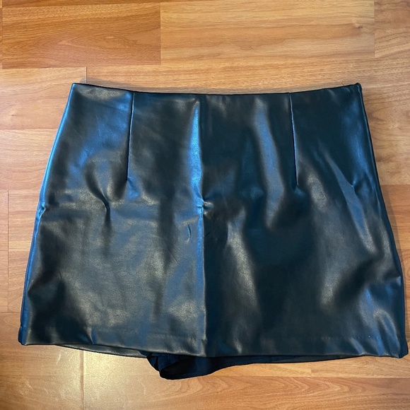 Abercrombie & Fitch Dresses & Skirts - A&F Scarlett Vegan Leather Mini Skort